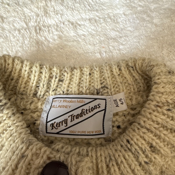 Ireland import ! Kids 4/5. 100% wool button up sweater - Picture 2 of 2